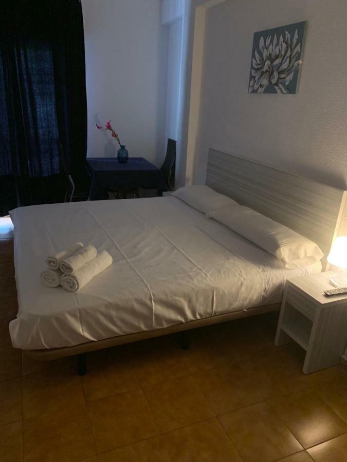 Ancla Beach Apartments 贝纳尔马德纳 外观 照片
